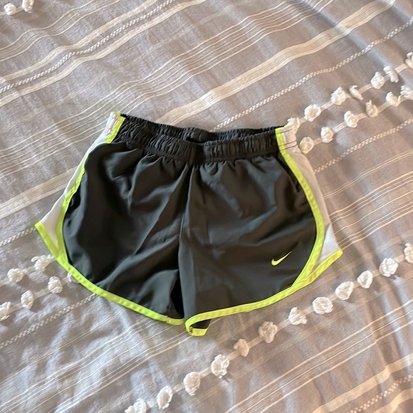 Kids Nike Dry-Fit Neon Shorts - Picture 1 of 3